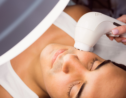 Traitements de rajeunissement et de raffermissement de la peau du visage par laser : comment ça marche ?