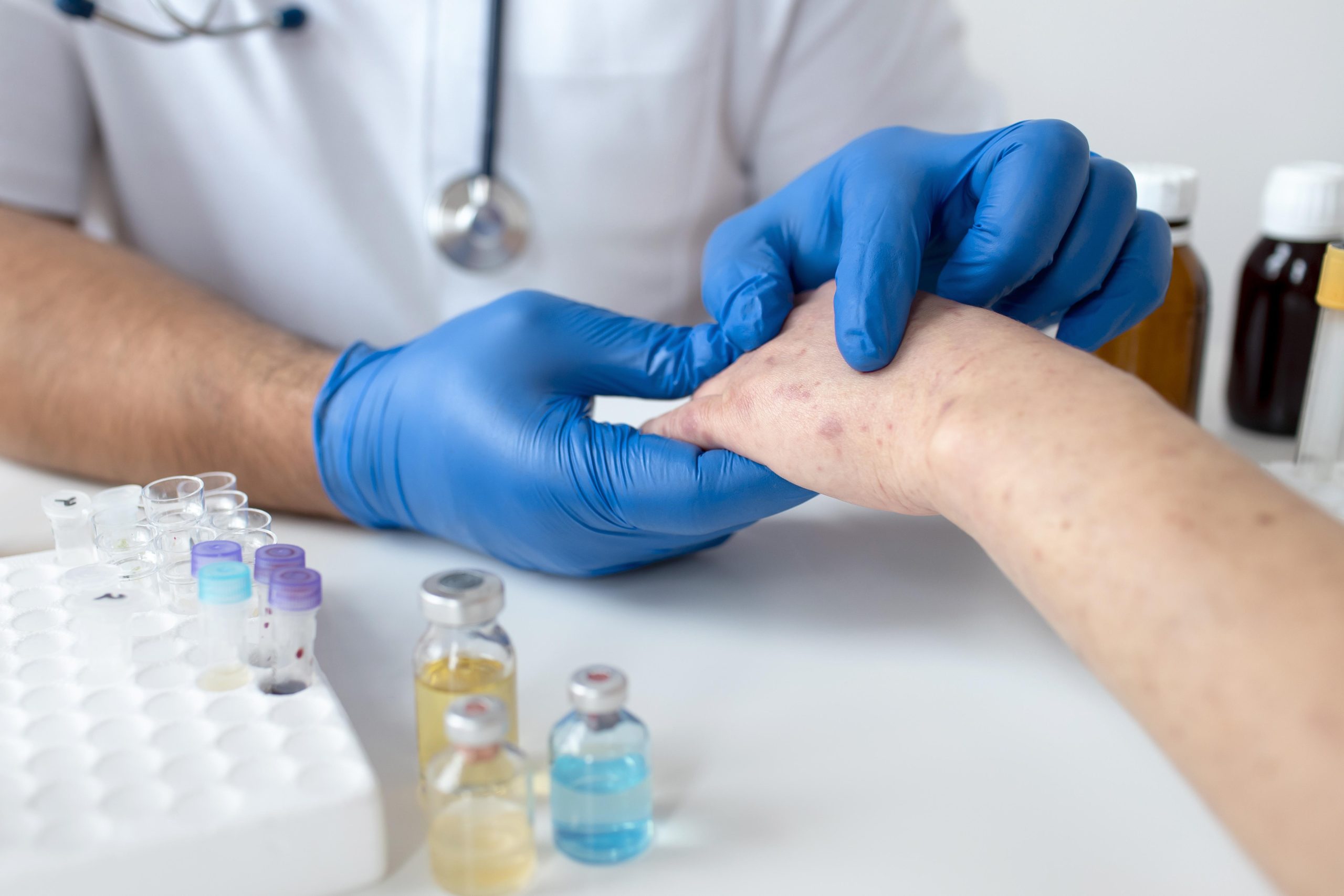 What is a Dermatological Emergency and What to Do When You Are In One?