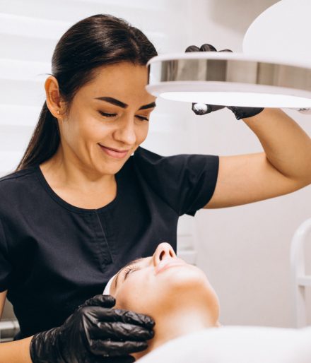 Combien coûte une consultation chez un dermatologue privé à Montréal ?